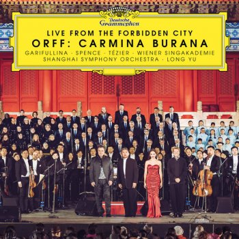 Carl Orff feat. Wiener Singakademie, Heinz Ferlesch, Shanghai Symphony Orchestra & Long Yu Carmina Burana / Uf dem Anger: "Were diu werlt alle min" - Live from the Forbidden City