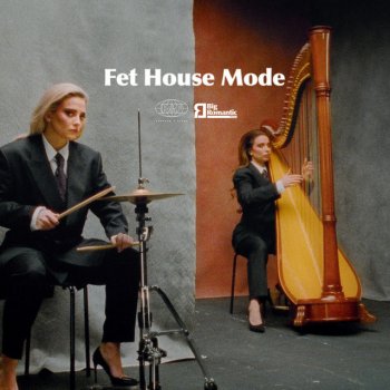 Rebecca & Fiona Fet House Mode