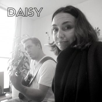 Daisy Six Feet Under (Version Acústica)