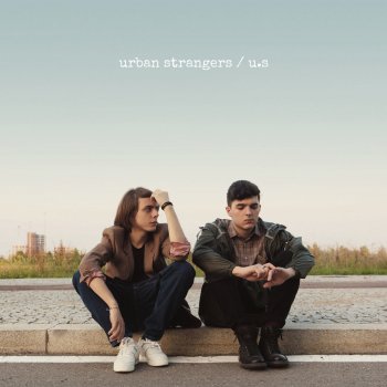 Urban Strangers Stare calmo