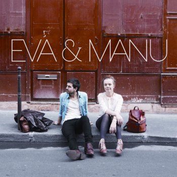 Eva & Manu Feet in the Water