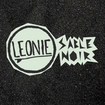 Leonie Salut salut