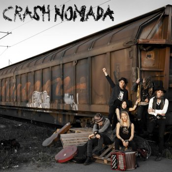 Crash Nomada Spöad Av Musiken