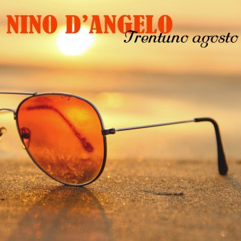 Nino D'Angelo Con jeans y camiseta ('Nu jeans e 'na maglietta)
