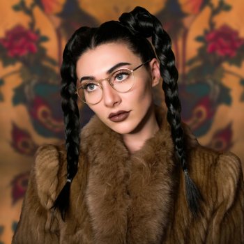 Qveen Herby Holiday