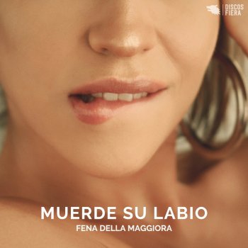 Fena Della Maggiora Muerde su Labio