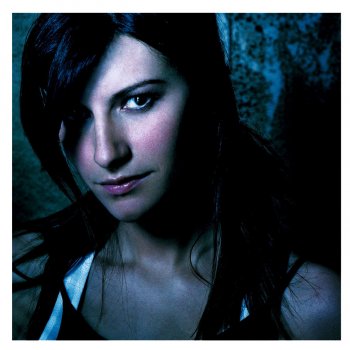 Laura Pausini Escucha Atento