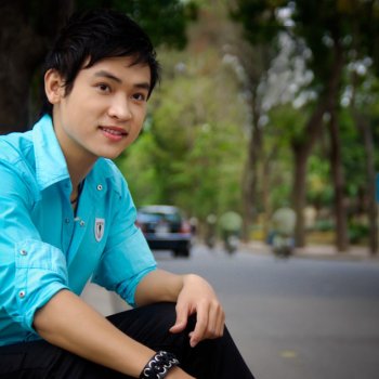 Duy Khoa Den Voi Niem Vui