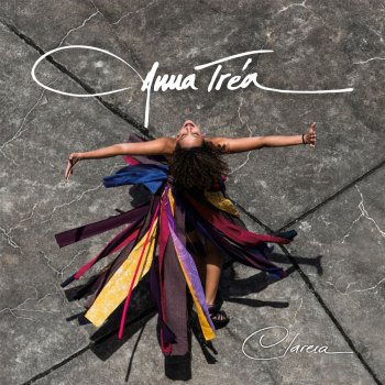 Anna Tréa Surfando no Horizonte