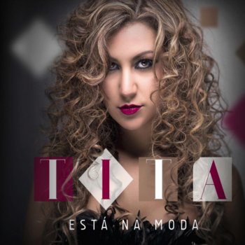 Tita Mão na Anca