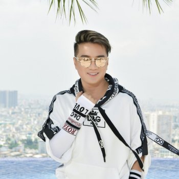 Đàm Vĩnh Hưng Ngàn Năm Vẫn Đợi - Live Version