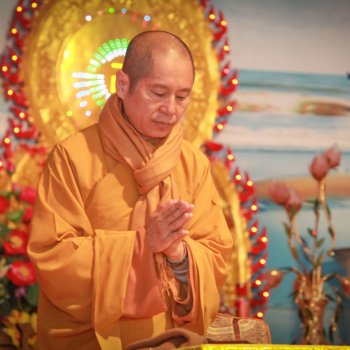 Quang Dung Gui Hoa Den Truong