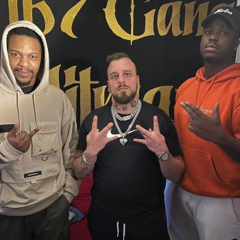 Исполнитель Hitman, альбом Fumando un Joint