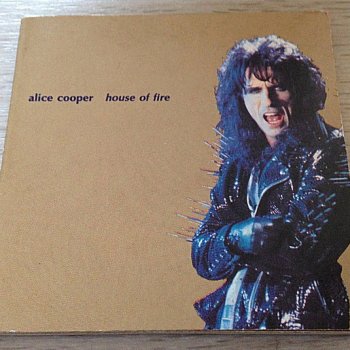 Alice Cooper Under My Wheels - Live