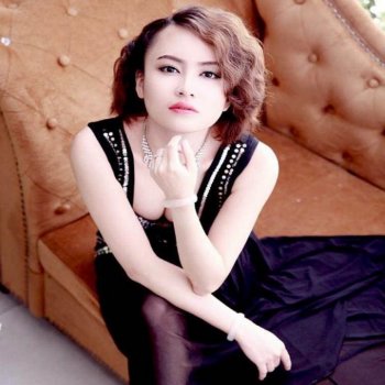 Исполнитель Hoàng Hoa, альбом Nửa Đêm Khấn Hứa - Single