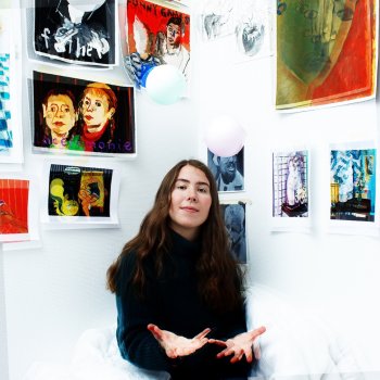 Arny Margret intertwined