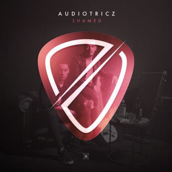 Audiotricz Distance (feat. Nino Lucarelli)