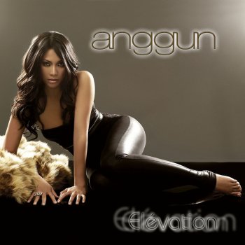 Anggun Rien à écrire